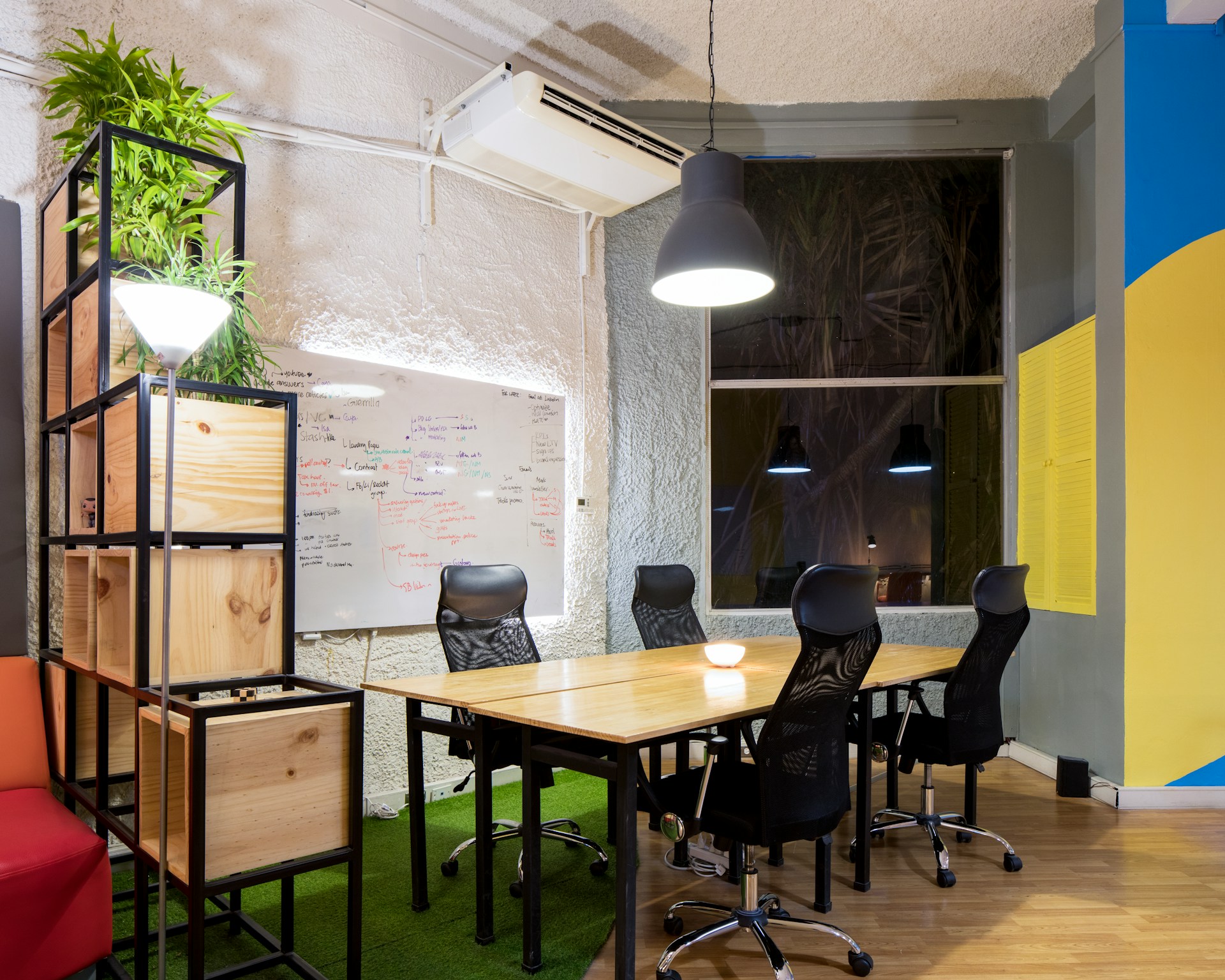 Meeting room / Vergaderruimte / Salle de réunion